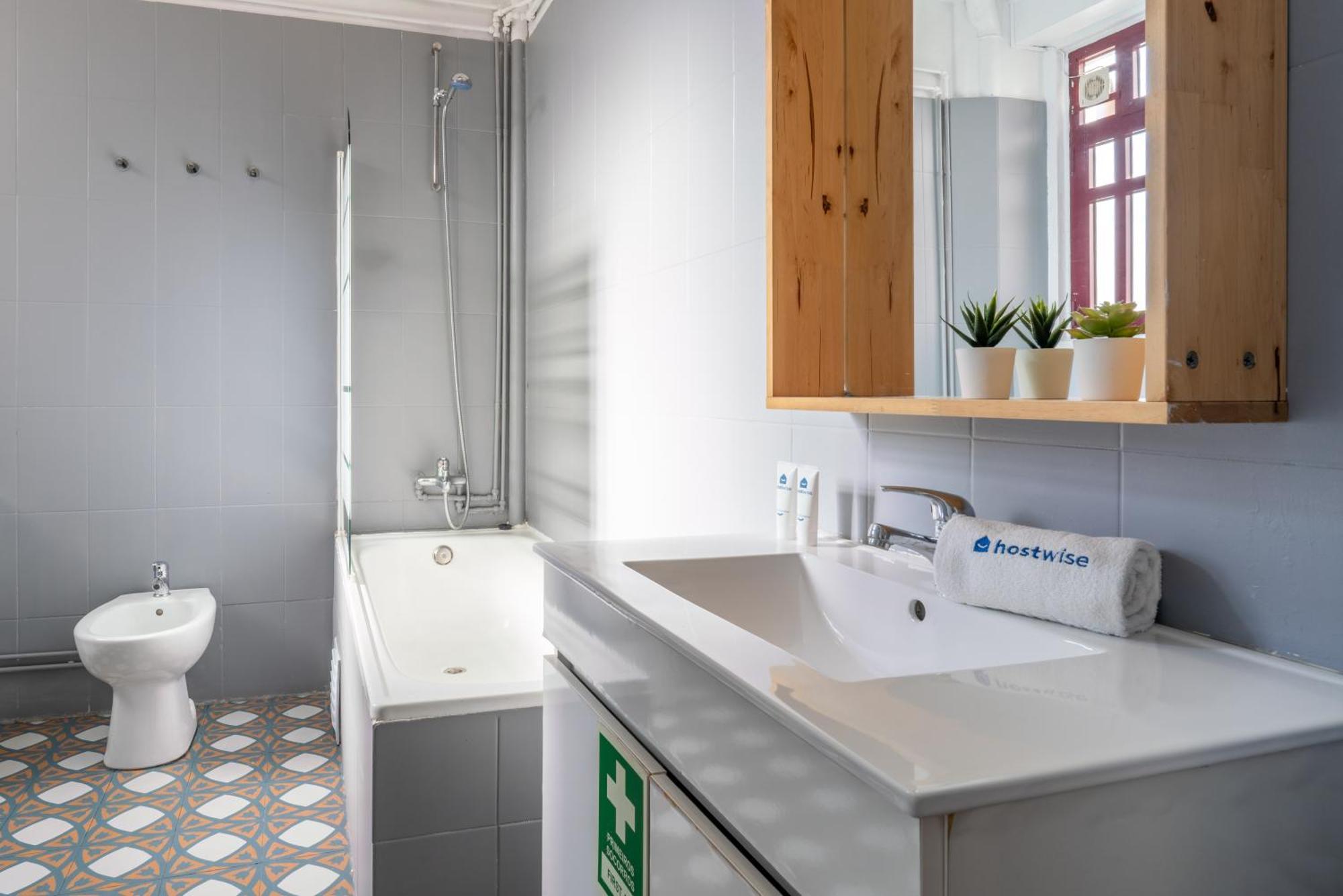 Host Wise - Spacious Comfortable Apartment - Balcony Porto Exterior foto